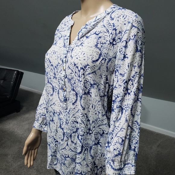 Grand and Green Blouse - Picture 2 of 5